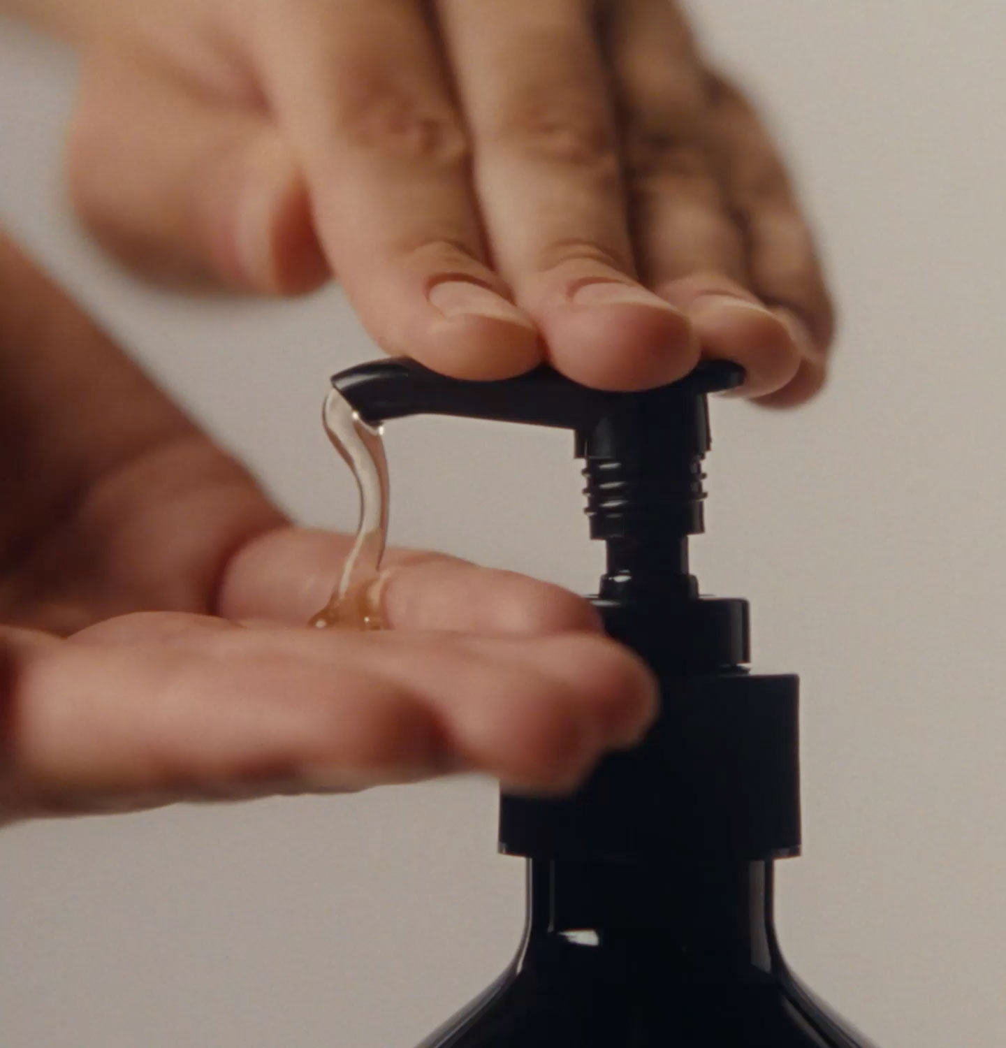 Hand pumping Aesop body cleanser